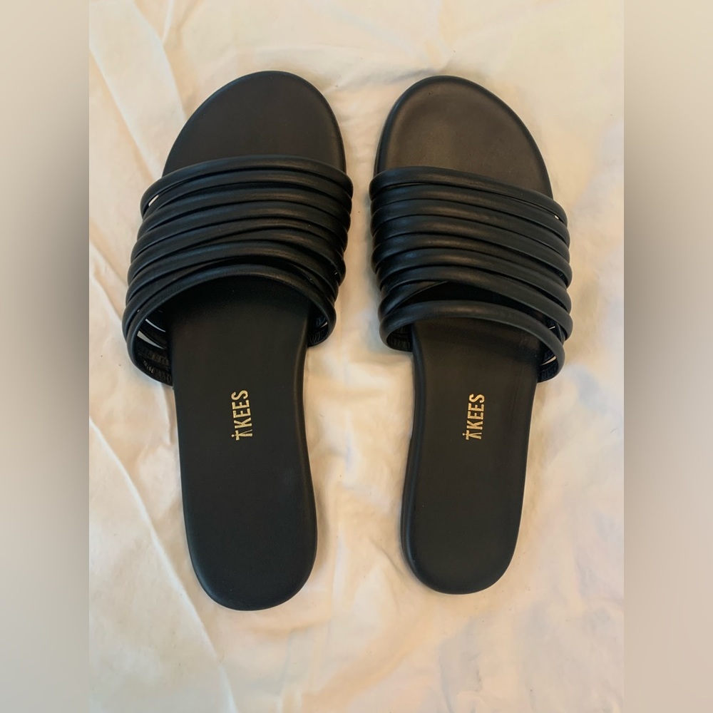 NWOT Teeks Strappy slides